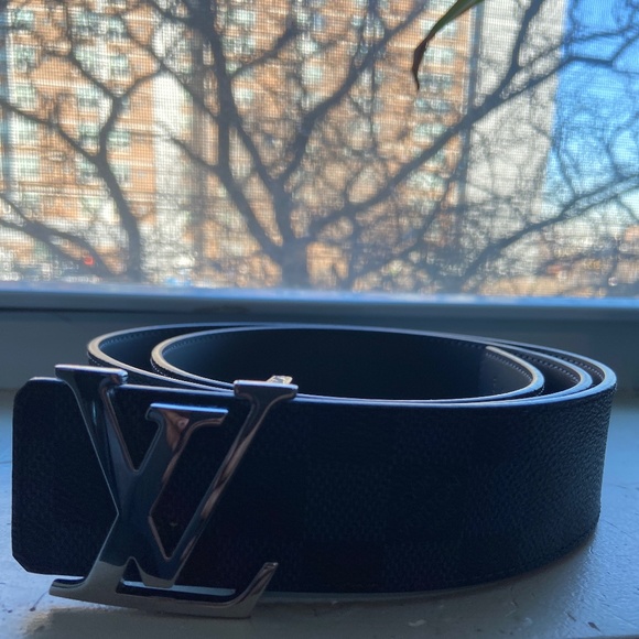 Louis Vuitton - Picture 1 of 3